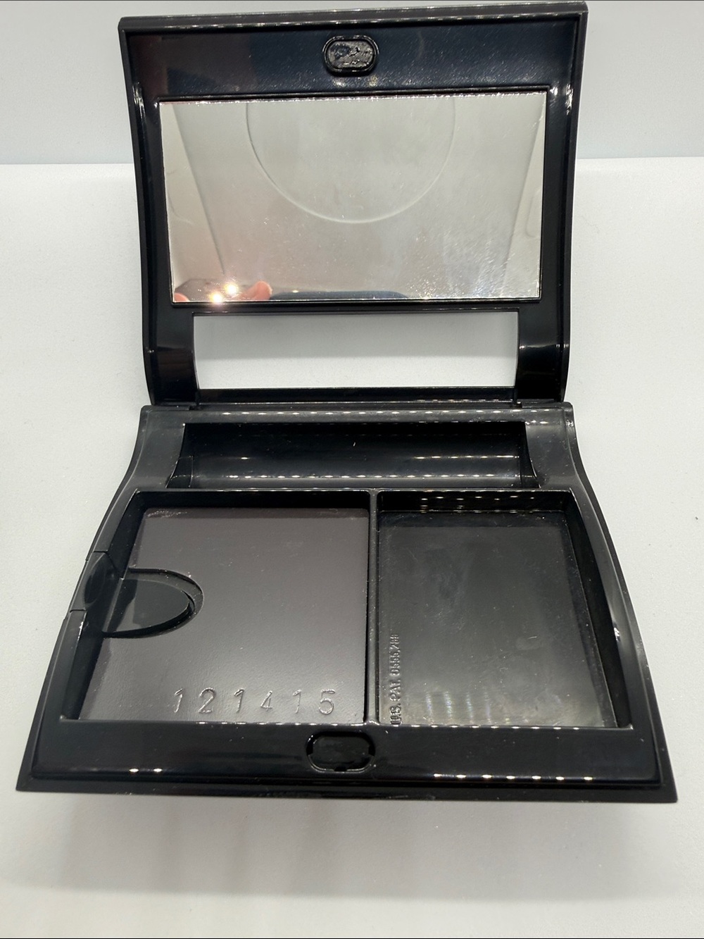 Mary Kay Black to Purple Gradient Makeup Compact Case - Picture 2 of 3
